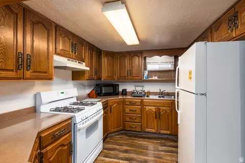 Kitchen - 757 Birch St, Clearfield, UT 84015 photo 5 of 5