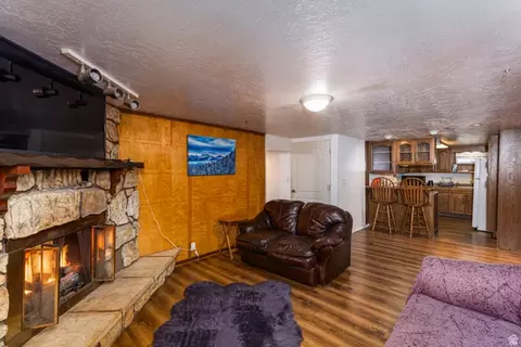 Living - 757 Birch St, Clearfield, UT 84015 photo 3 of 4