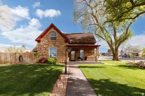 Exterior - 195 E 400 N, Richfield, UT 84701 photo 4 of 25