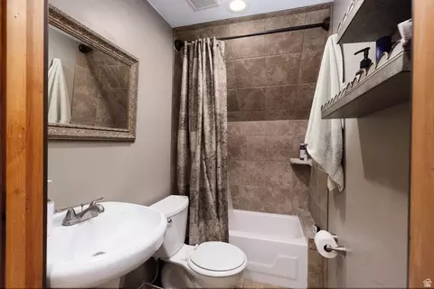 Bath - 195 E 400 N, Richfield, UT 84701 photo 2 of 2