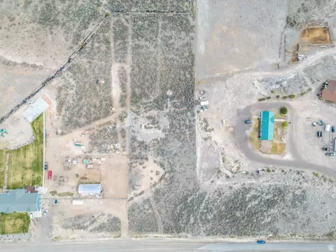 1400 E Highline Rd #1, Loa, UT 84747 photo 2