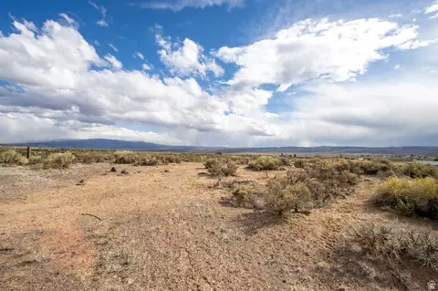 1400 E Highline Rd #1, Loa, UT 84747