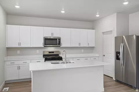 Kitchen - 3452 N Hannah St #1607, Eagle Mountain, UT 84005 photo 4 of 4