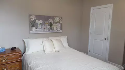 Bedroom - 496 E Spruce Glen Rd, Murray, UT 84107 photo 5 of 8