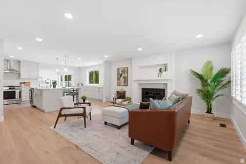4608 S Locust Ln, Holladay, UT 84117