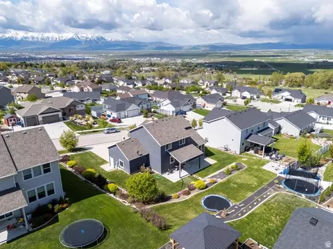 View/Area - 829 E 600 N, Hyde Park, UT 84318 photo 2 of 3