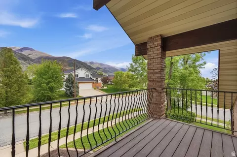 Exterior - 962 S Valley View Dr E, Fruit Heights, UT 84037 photo 3 of 6