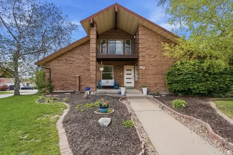 962 S Valley View Dr E, Fruit Heights, UT 84037