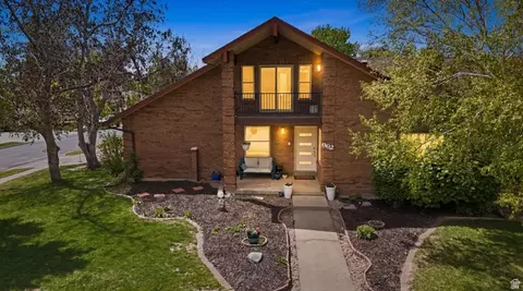962 S Valley View Dr E, Fruit Heights, UT 84037