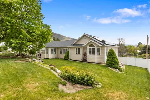 Exterior - 43 E Peachtree Dr N, Centerville, UT 84014 photo 5 of 7