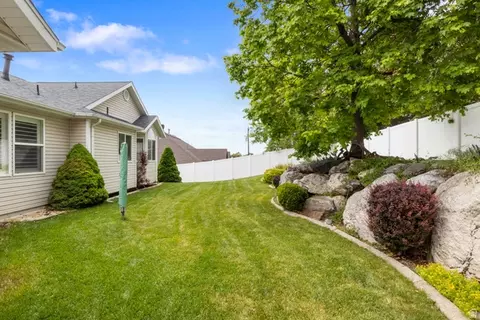 Exterior - 43 E Peachtree Dr N, Centerville, UT 84014 photo 4 of 7