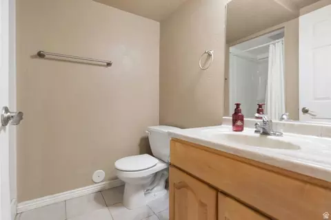 Bath - 43 E Peachtree Dr N, Centerville, UT 84014 photo 5 of 5