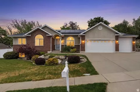 Exterior - 43 E Peachtree Dr N, Centerville, UT 84014 photo 2 of 7