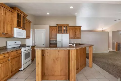 Kitchen - 43 E Peachtree Dr N, Centerville, UT 84014 photo 2 of 3