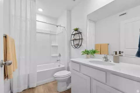 Bath - 1893 E Corriente Dr #1175, Salem, UT 84653 photo 2 of 3
