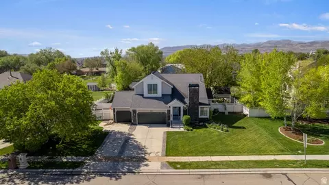 2855 W Golden Meadows Dr, Riverton, UT 84065