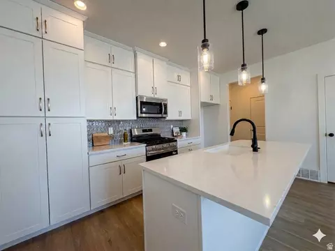 6893 W Gravel Cross Way S #290, West Jordan, UT 84081