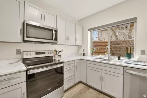 Kitchen - 14902 S Saddle Leaf Ct E, Draper, UT 84020 photo 6 of 6