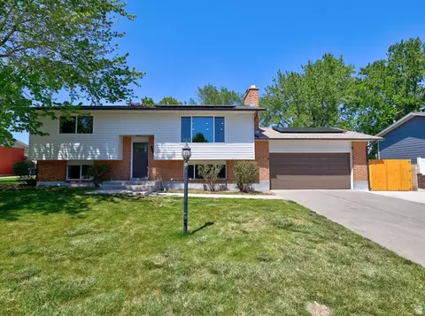 807 E Dusty Rock Cir, Sandy, UT 84094