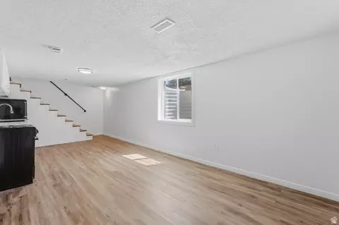 Living - 700 E 5900 S, Murray, UT 84107 photo 3 of 4