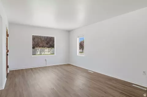 Living - 700 E 5900 S, Murray, UT 84107 photo 2 of 4