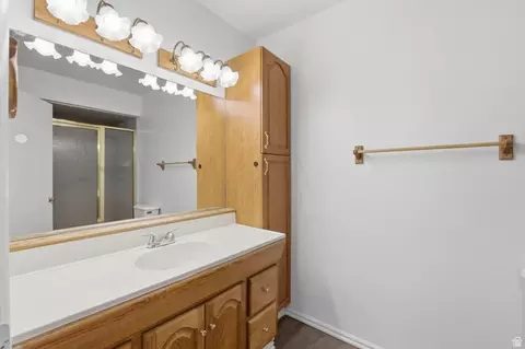 Bath - 700 E 5900 S, Murray, UT 84107 photo 2 of 4