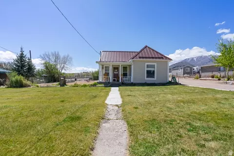 499 W Center St, Marysvale, UT 84750
