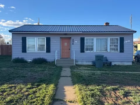 256 W Uranium Dr, Monticello, UT 84535