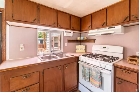 Kitchen - 476 N Cliffview Dr, Moab, UT 84532 photo 5 of 5
