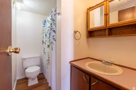 Bath - 476 N Cliffview Dr, Moab, UT 84532 photo 2 of 2
