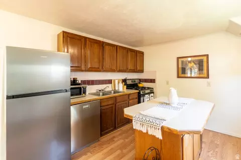 Kitchen - 476 N Cliffview Dr, Moab, UT 84532 photo 1 of 5