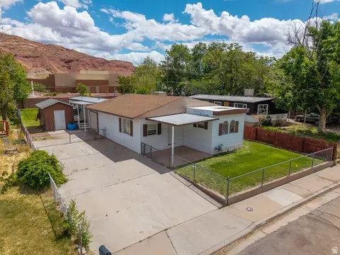 View/Area - 476 N Cliffview Dr, Moab, UT 84532 photo 2 of 5