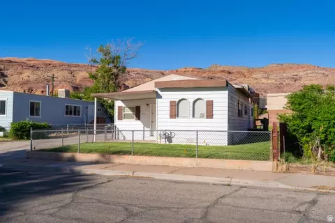 Exterior - 476 N Cliffview Dr, Moab, UT 84532 photo 2 of 9