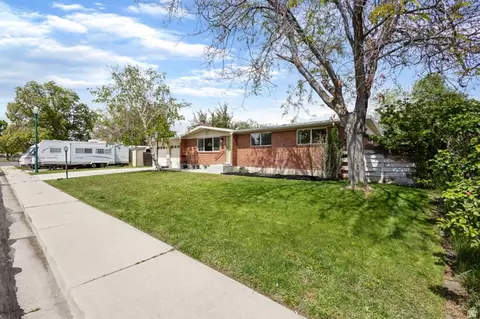 Exterior - 121 S Inglewood Dr E, Orem, UT 84097 photo 3 of 5