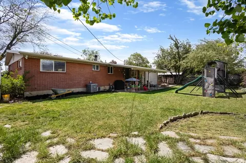 Exterior - 121 S Inglewood Dr E, Orem, UT 84097 photo 5 of 5
