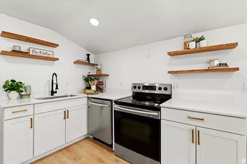 Kitchen - 371 W Evans St, Eureka, UT 84628 photo 2 of 2
