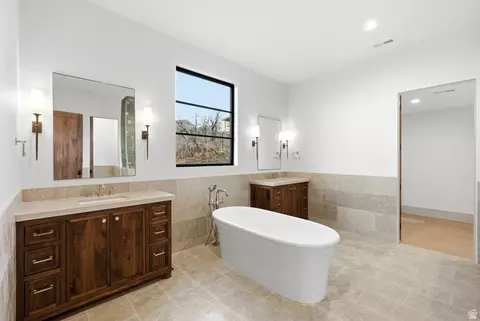 Bath - 2155 E Wrangler Dr, Hideout, UT 84036 photo 4 of 9