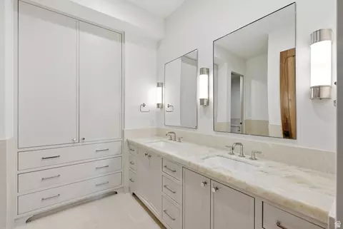 Bath - 2155 E Wrangler Dr, Hideout, UT 84036 photo 1 of 9