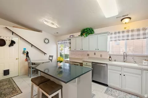 Kitchen - 1360 E Telegraph St # 32, Washington, UT 84780 photo 1 of 2