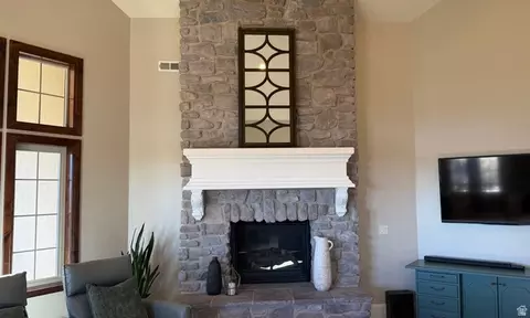 Living - 1503 E Meadow Bluff Ln S, Draper, UT 84020 photo 3 of 4