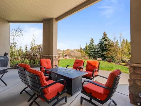 Exterior - 1503 E Meadow Bluff Ln S, Draper, UT 84020 photo 4 of 11