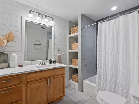 Bath - 1503 E Meadow Bluff Ln S, Draper, UT 84020 photo 2 of 2