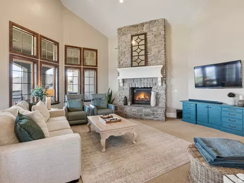 Living - 1503 E Meadow Bluff Ln S, Draper, UT 84020 photo 2 of 4