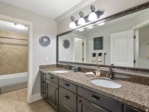 Bath - 1503 E Meadow Bluff Ln S, Draper, UT 84020 photo 3 of 3