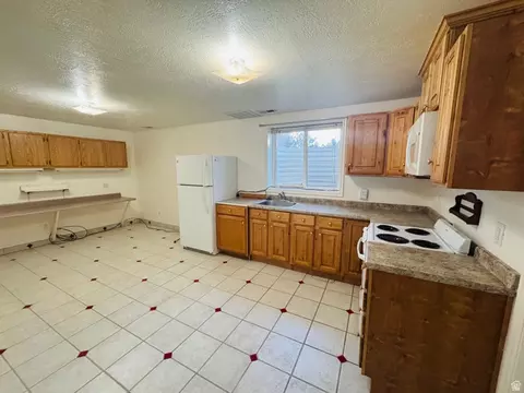 Kitchen - 140 E 800 S, Ephraim, UT 84627 photo 3 of 4