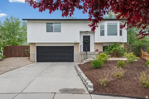 3585 W Silverglen Cir, Taylorsville, UT 84129