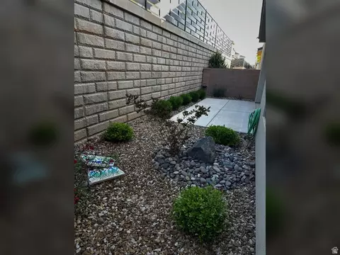 Exterior - 528 S Riverbed Dr, Washington, UT 84780 photo 3 of 3