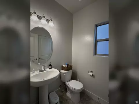 Bath - 528 S Riverbed Dr, Washington, UT 84780 photo 3 of 5