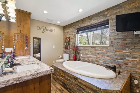 Bath - 781 W 3000 S, Daniel, UT 84032 photo 1 of 5