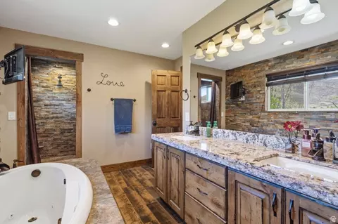 Bath - 781 W 3000 S, Daniel, UT 84032 photo 2 of 5